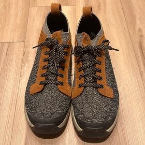 Danner Size 9 shoes